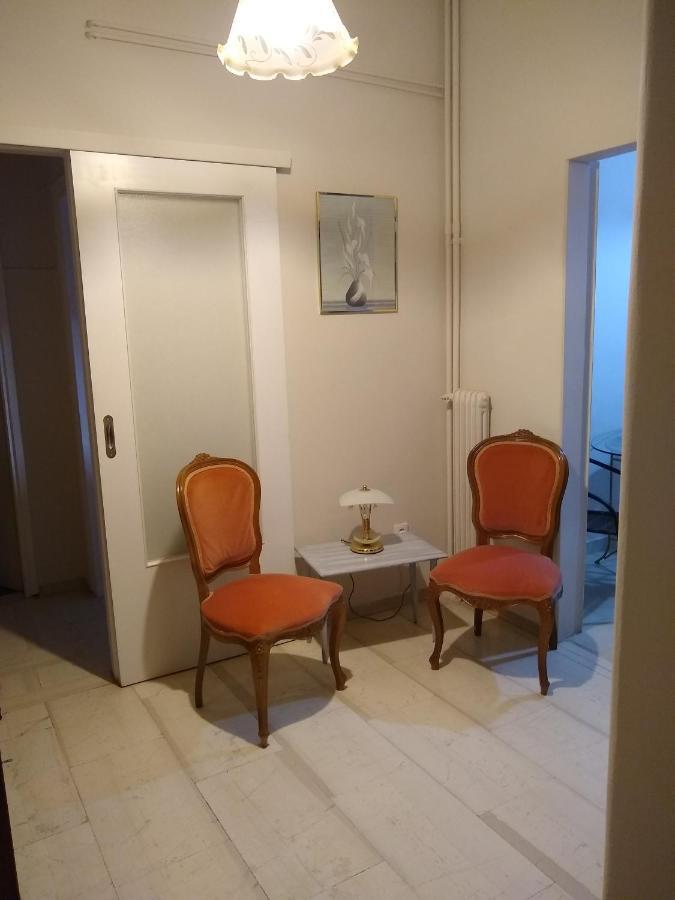 Acropolis Within 10 Minutes Walk! Classical Apartment And A Hostess At Your Side! Atena Exterior foto