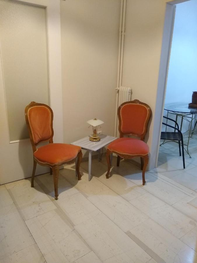 Acropolis Within 10 Minutes Walk! Classical Apartment And A Hostess At Your Side! Atena Exterior foto